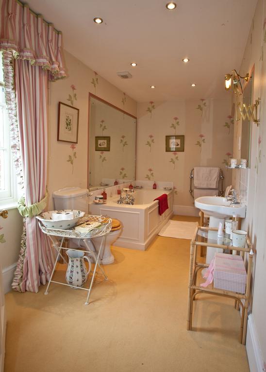 Brunton Farmhouse Hotel Collingbourne Kingston Екстериор снимка