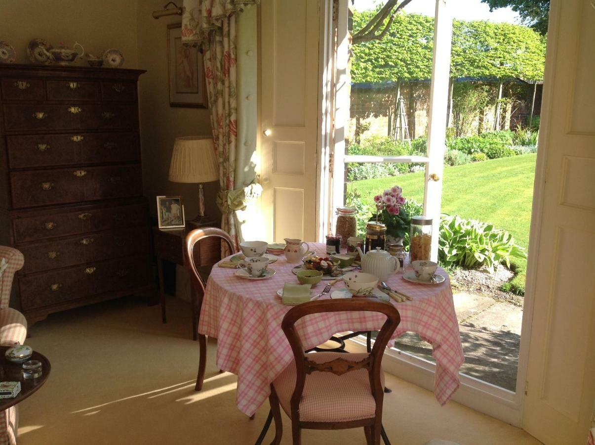 Brunton Farmhouse Hotel Collingbourne Kingston Екстериор снимка